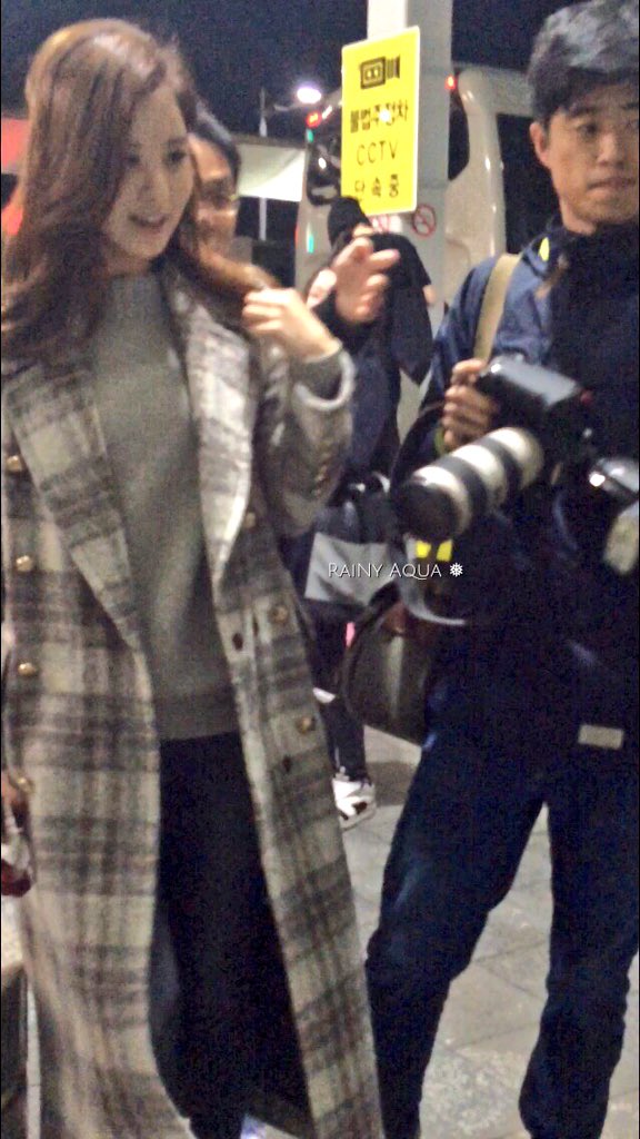 [PIC][02-11-2015]SeoHyun khởi hành đi Thượng Hải - Trung Quốc để cameo cho bộ phim "I married an anti-fan" vào tối nay CSzClF6VAAAwcs6