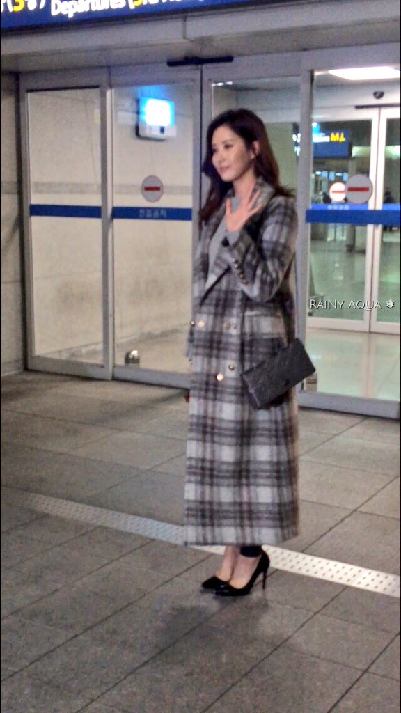 [PIC][02-11-2015]SeoHyun khởi hành đi Thượng Hải - Trung Quốc để cameo cho bộ phim "I married an anti-fan" vào tối nay CSzClV1U8AA0bOw