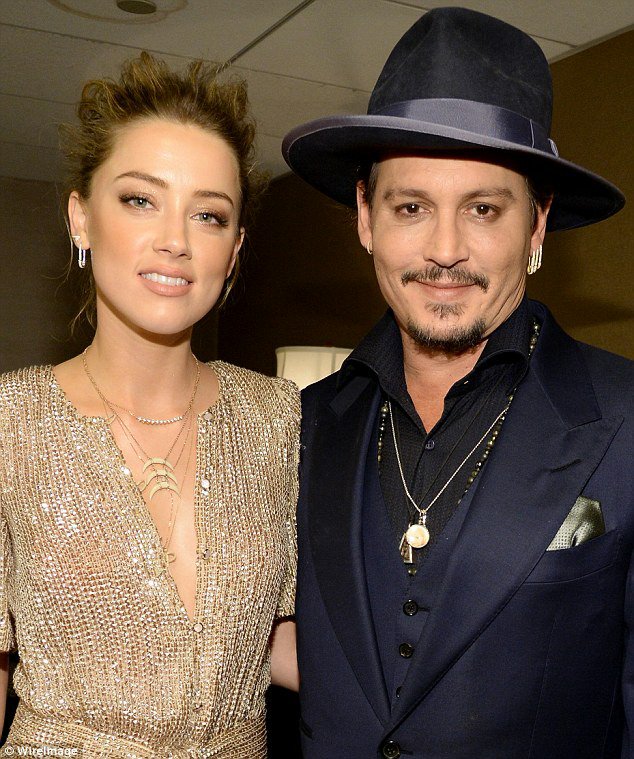 TopDepp's tweet photo. Johnny Depp et Amber Heard, le 1er Novembre 2015 au #HFA2015 https://t.co/0HrF5CvAzq