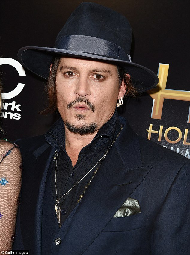 TopDepp's tweet photo. Johnny Depp, le 1er Novembre 2015 au #HFA2015 https://t.co/gsRV83HnTh