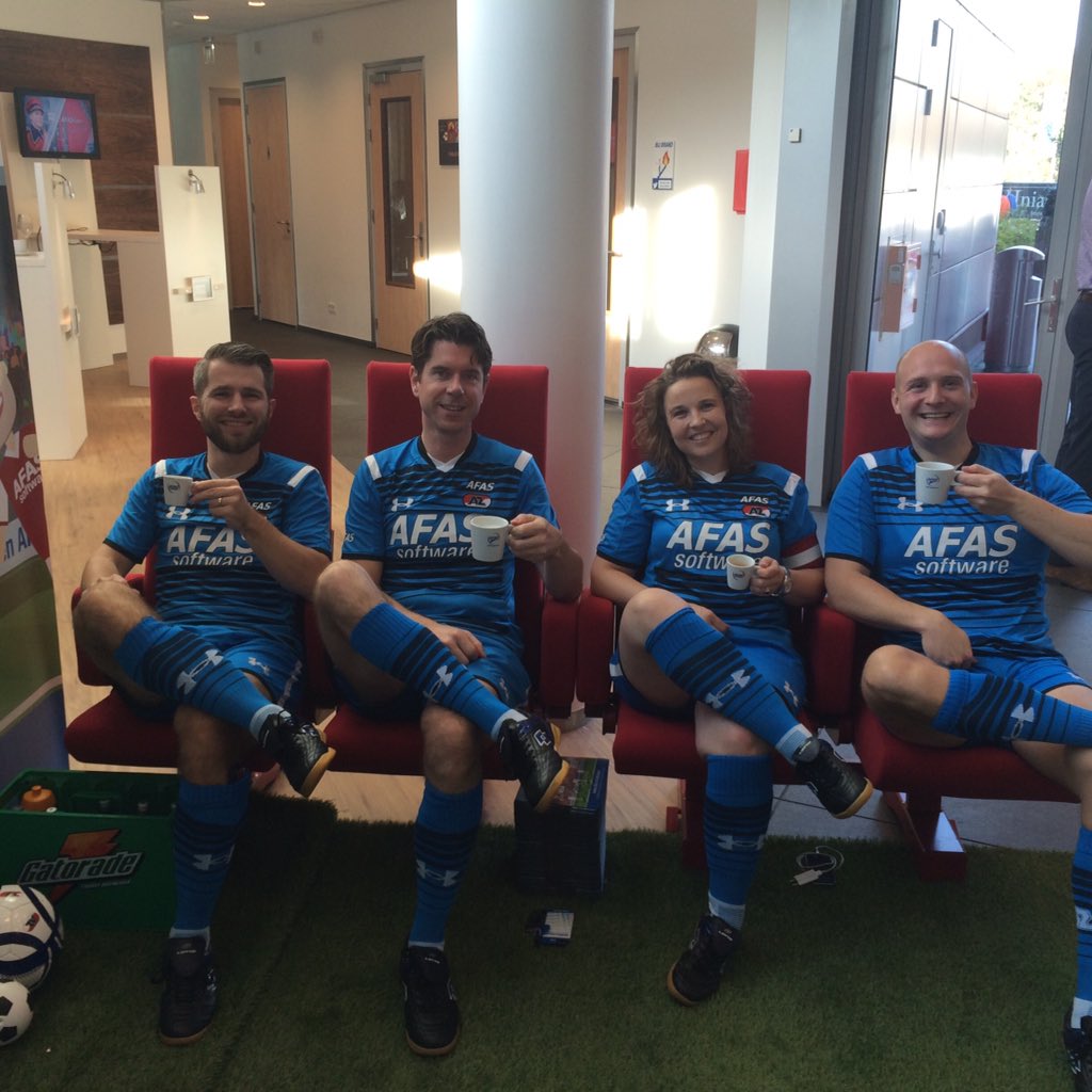 ThymoKastein's tweet photo. En ook de Afas adviseurs komen graag van de bank voor de 3e helft #AFASOPEN https://t.co/VrqE271YYP