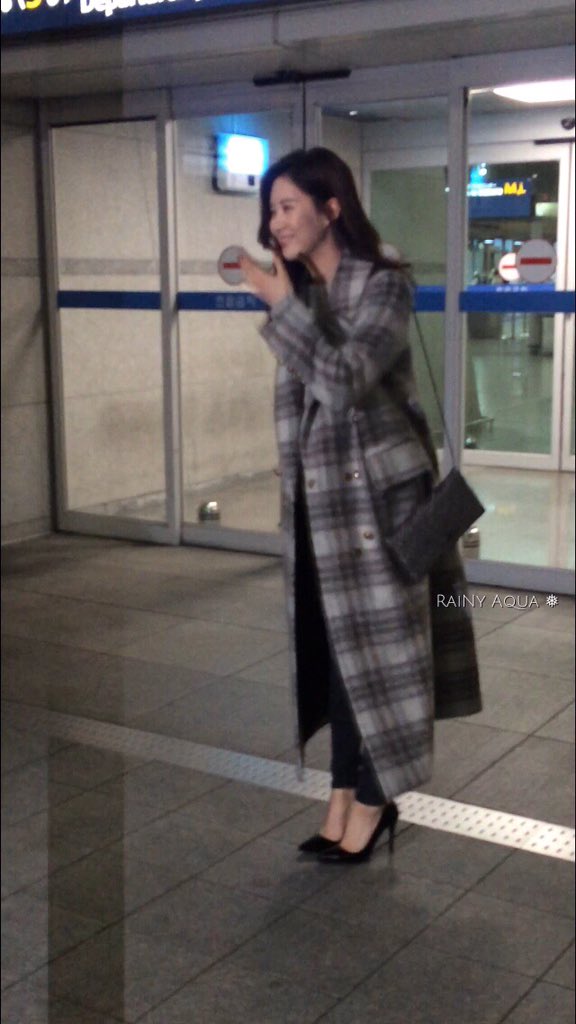 [PIC][02-11-2015]SeoHyun khởi hành đi Thượng Hải - Trung Quốc để cameo cho bộ phim "I married an anti-fan" vào tối nay CSzEMCDUAAA9FOw