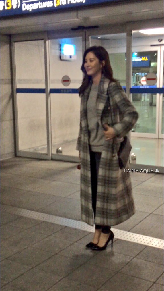 [PIC][02-11-2015]SeoHyun khởi hành đi Thượng Hải - Trung Quốc để cameo cho bộ phim "I married an anti-fan" vào tối nay CSzEMEzU8AATmJh