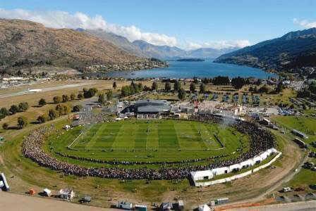 ARobertson36's tweet photo. @Gerhardi I think the Queenstown Events Centre betters that ! #postcardlike #crispair https://t.co/kJCHsrZUC9