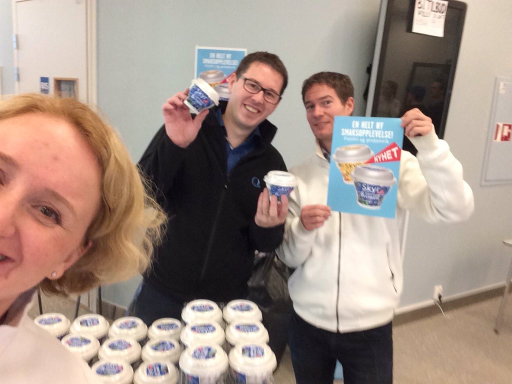 caikat's tweet photo. Snart tomt på sampling for #skyr&amp;cottagecheese! "Drømmedag" var kommentaren fra studentene:) @QBentM @QMeieriene https://t.co/JlHElImxzG