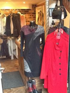 AnneMorrisLeek's tweet photo. We have a stunning range of fashion for any occasion see here --> https://t.co/2UMkYv0b00 #Derbyshire https://t.co/SeyVlGb0wD