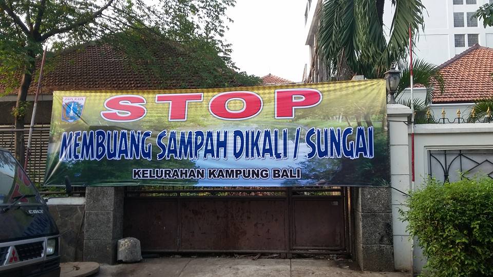 Bencana_ID's tweet photo. 30 Okt '15 "Stop Nyampah di Kali" di Kali Cideng Kelurahan Kampung Bali Kec. Tanah Abang @BeritaJakarta https://t.co/aTYVc4K1DQ