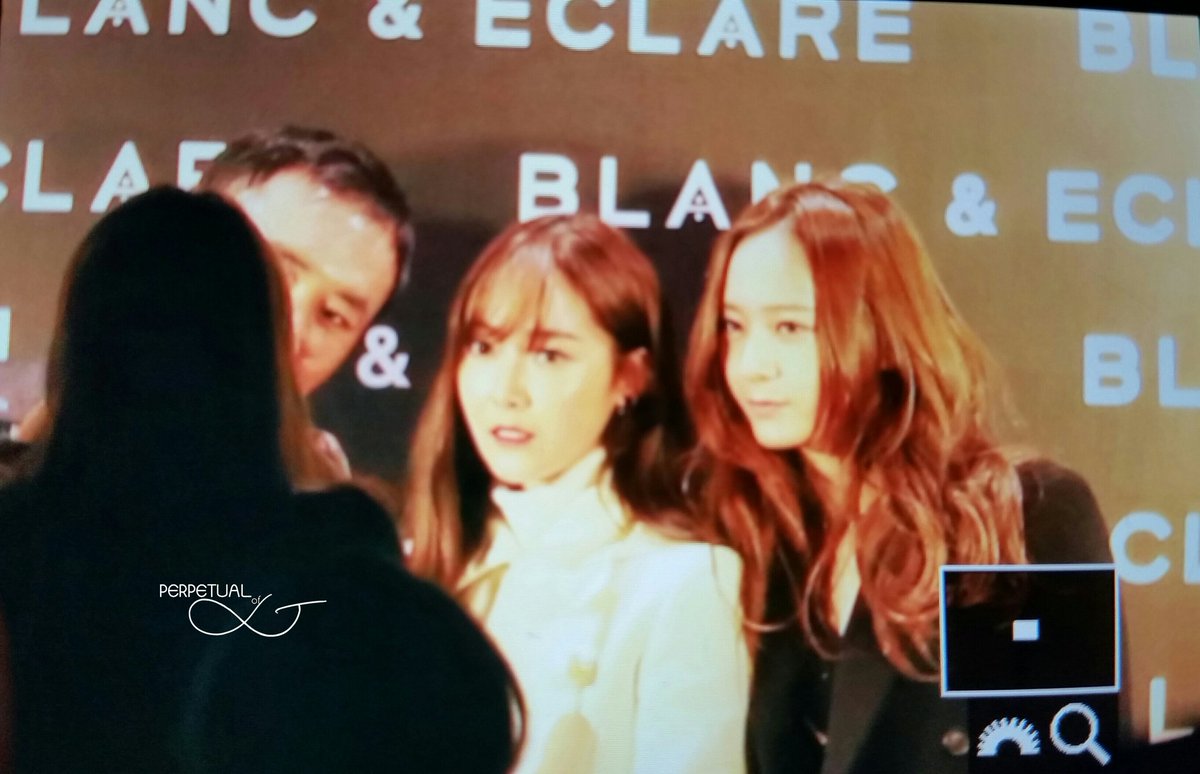 [PIC][02-11-2015]Jessica tham dự buổi Fansign và ra mắt cửa hàng cho "BLANC & ECLARE X KOON" vào chiều nay CSzO7u8UAAAk69a