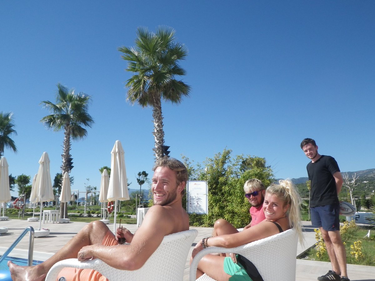 NeilsonAndriake's tweet photo. sadly last guests flew home Saturday :( but #summer seems far from over as staff on pack-up #lunchbreak #today show https://t.co/z7ECg6oNgl