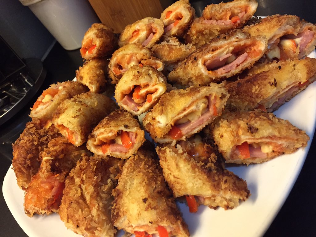 kitkatcaballero's tweet photo. Pizza rolls for afternoon snack awhile ago 🍕😍❤️ #ChefKitkat https://t.co/8Ys8gpBOjx