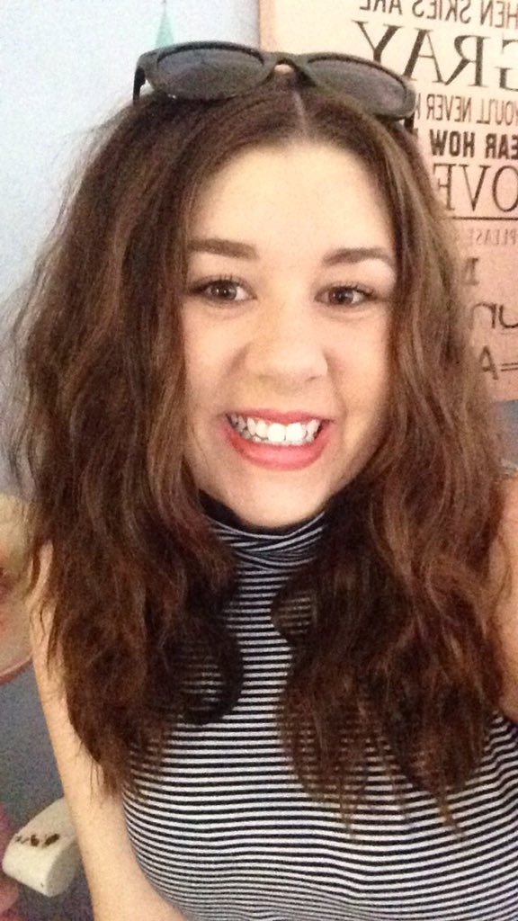 BrookeEldridgee's tweet photo. I enjoy Monday's now i don't have to wake up early 2go2 school π #lifeafterhsc https://t.co/hkEeFd2ff1