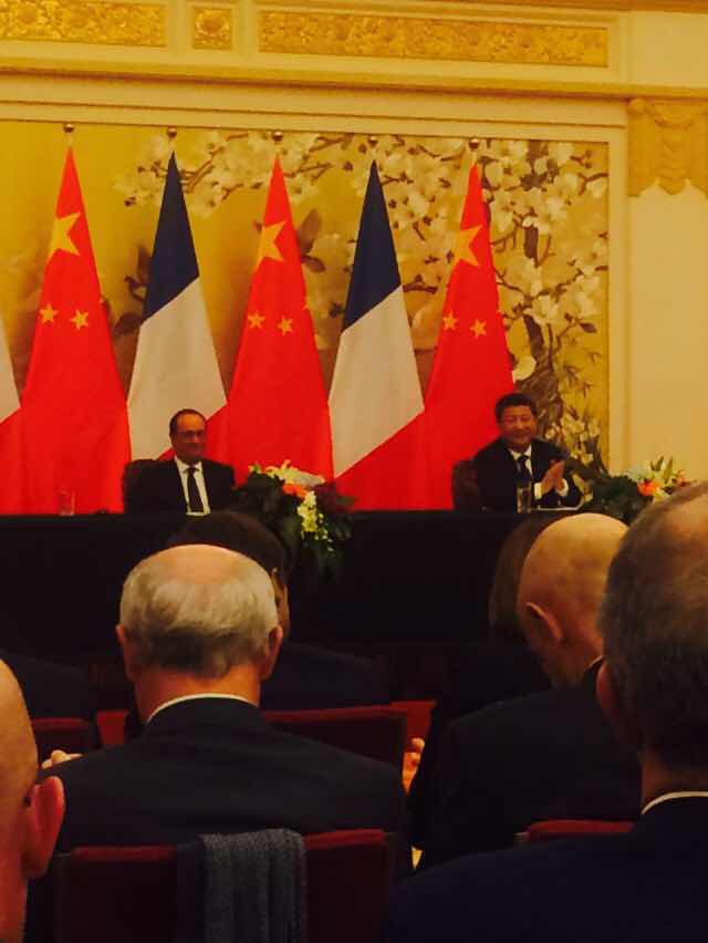 随后，两国国家元首发表共同声明。