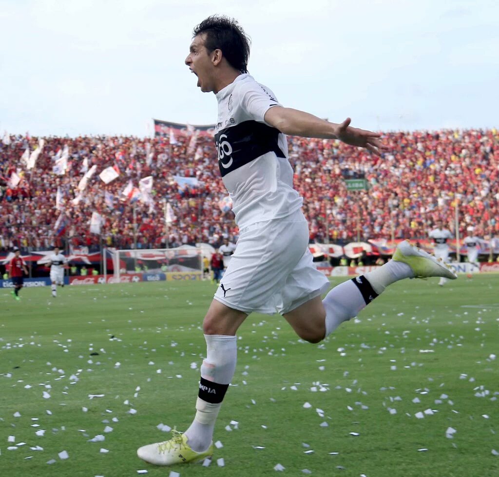 AREAFRANJEADA's tweet photo. Pablo Zeballos festejando el segundo tanto de #Olimpia https://t.co/vQxsVbWpD0