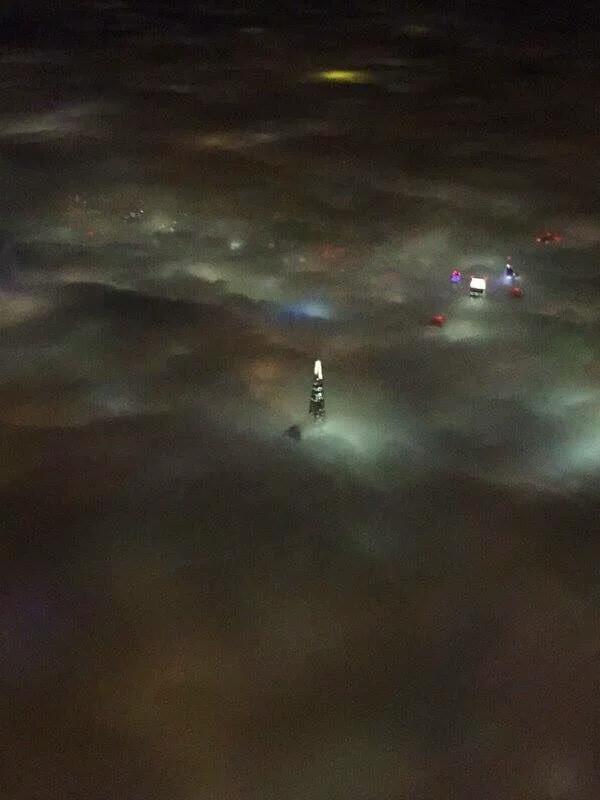 Lavohn12's tweet photo. @secret_london London under the fog https://t.co/7VOIbTmsLv
