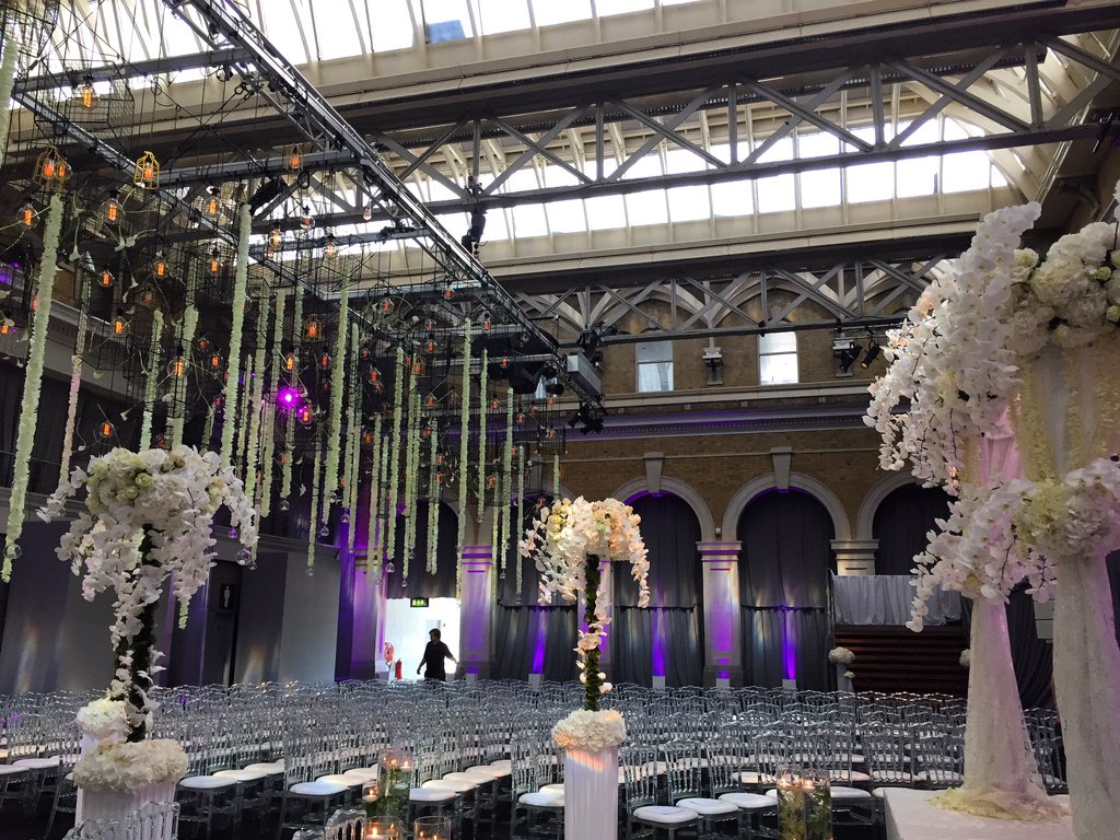 ChryslerStrings's tweet photo. Beautiful #decorations for another #wedding at #oldbillingsgate! #weddingvenue #stringquartet #violin #cello #viola https://t.co/tMbeUNKvdA