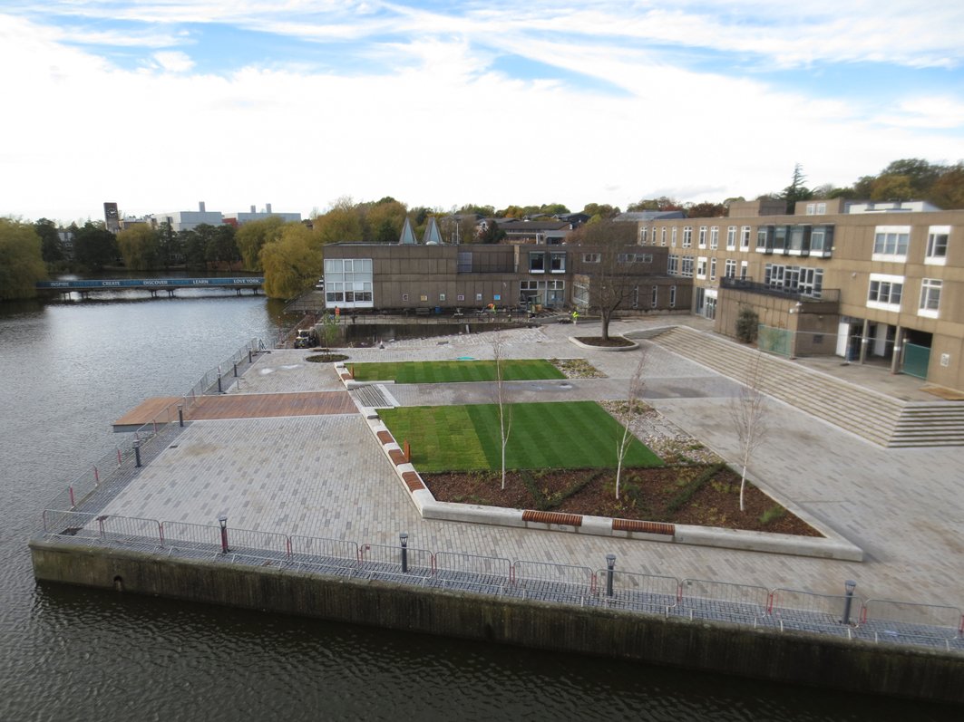 TGP_Landscape's tweet photo. Vanbrugh Piazza @UniOfYork looking great in the autumn sun! @esh_group Cant wait to see it full of people! #landarch https://t.co/rBOazcVxky