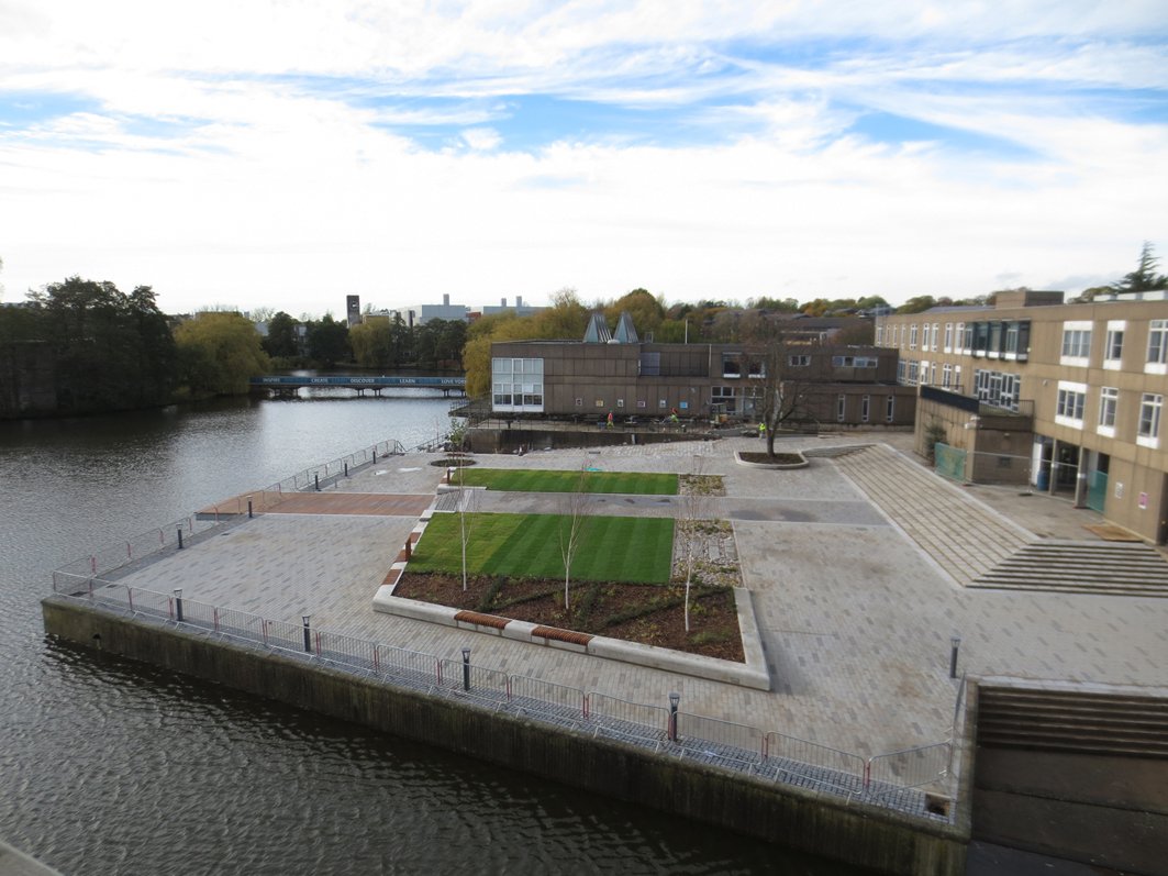 TGP_Landscape's tweet photo. Vanbrugh Piazza @UniOfYork looking great in the autumn sun! @esh_group Cant wait to see it full of people! #landarch https://t.co/rBOazcVxky