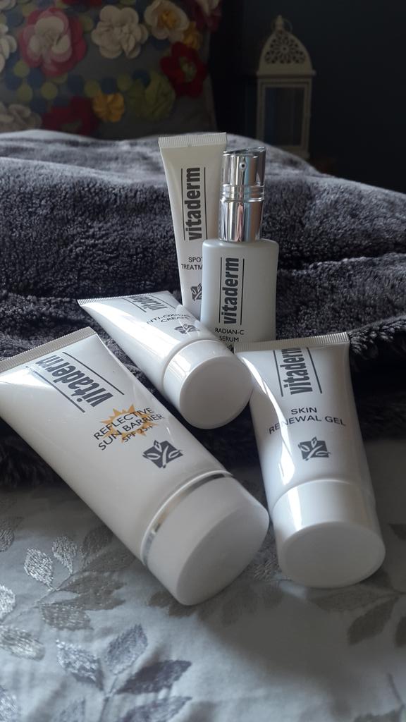 AndrietteNorman's tweet photo. @Vitaderm_SA Ek is mal oor my produkte.Baie dankie.My vel voel ongelooflik.x https://t.co/92yl4MXI5Z