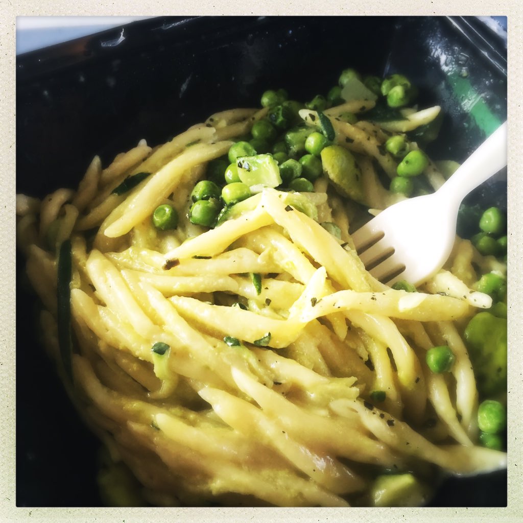 glouetmiam's tweet image. Pâtes italienne #MonopDaily : à  300km/h faut avoir quand même l'estomac bien accroché cc @sncf