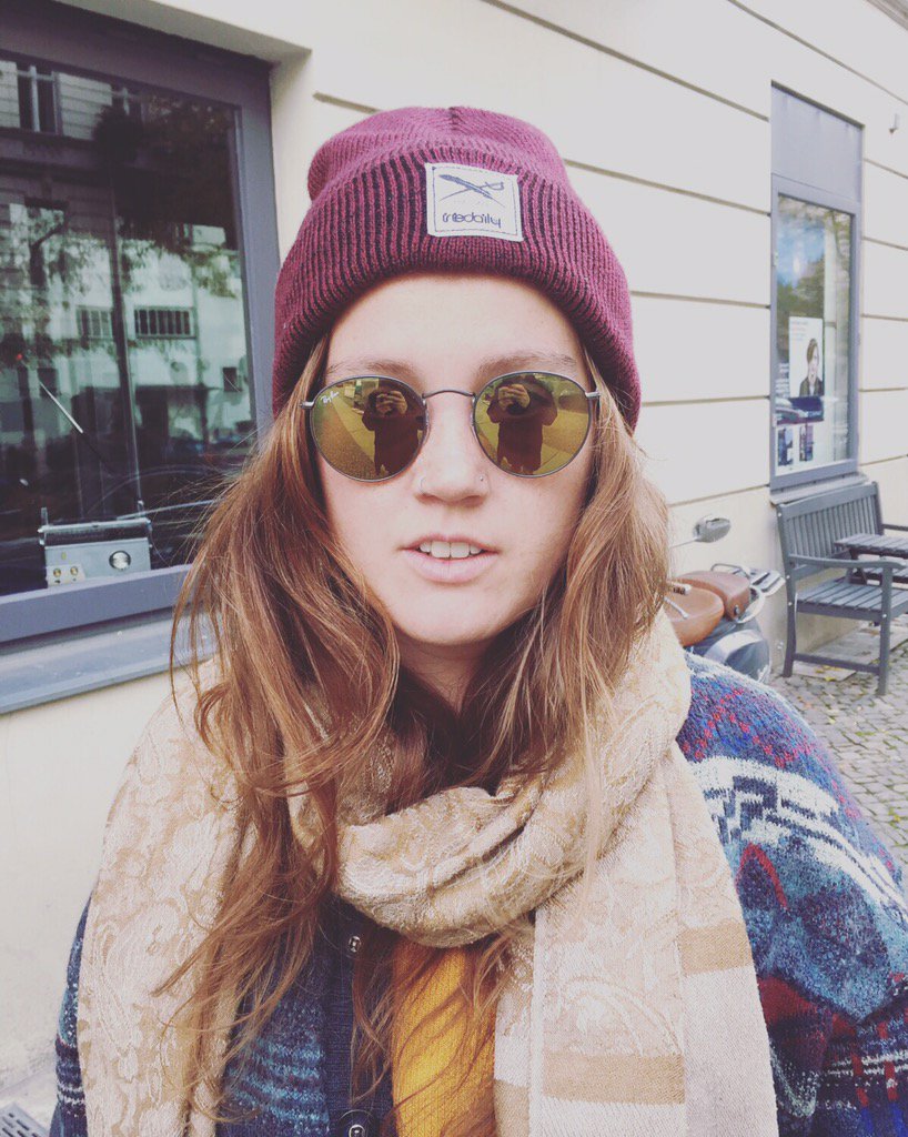 Playing my last #show in #berlin tonight at Ofen bar - check FB/stephaniegracemusic for details #livemusic ✌️