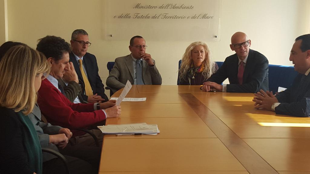 AlbertoRochira's tweet image. Incontro al @minambienteit tra direttore La Camera e AD @DHLExpressItaly per laccordo volontario #CarbonFootprint