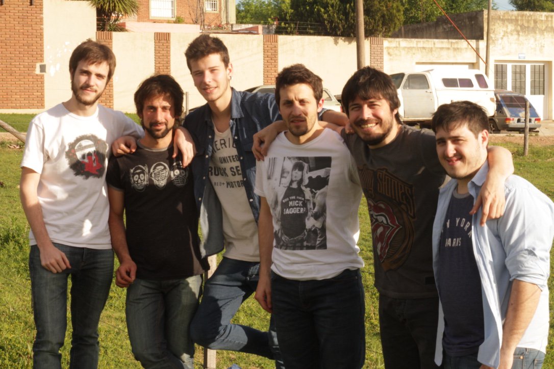 SoldaditosRock's tweet photo. Luego de dos días muy intensos, terminamos la grabación de nuestro próximo DVD. Ahora comienza el laburo de hormiga. https://t.co/iwv9vJJFs0