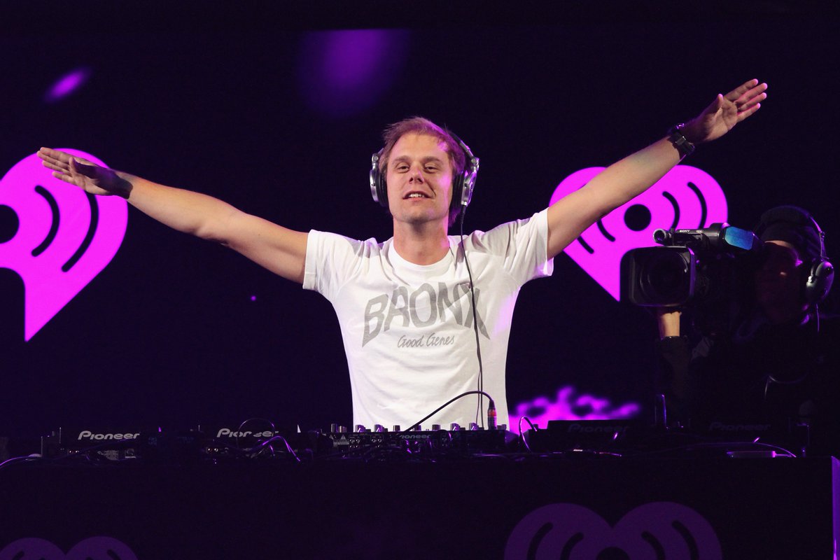 Los40Dance's tweet photo. Ya tienes en la web el tracklist de #ASOT737 el último programa emitido de @arminvanbuuren
https://t.co/4YWjNzEggn https://t.co/GpZ1HesghK