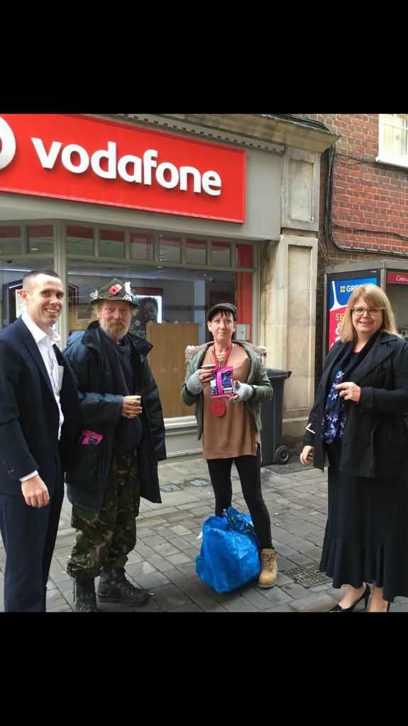 simonsmith123's tweet photo. @SCCNBS @RBNSouth @NBSemployees @debbiemx5 #diversity #winchester #coffeeeforhomeless😀 #feelsgoodhelpingout https://t.co/X2ils81oTt