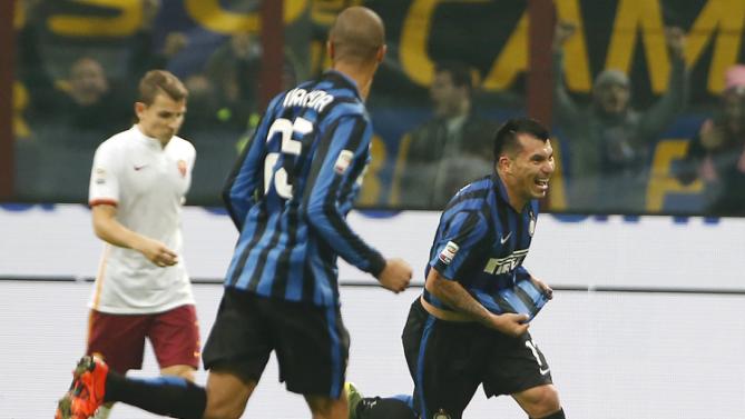 laganheart's tweet photo. Don't stop him now! #amala #FCIM #Medel #GaryPride #MedelDetector #Goleador #Chile #ZamoranoBoy #camiseta17 https://t.co/BCLvWfSivP