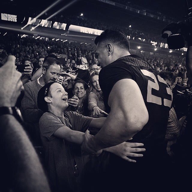 IsaIthurburu's tweet photo. Une des images de cette #RWC2015... Par @julienpoupart1 👌🏼 https://t.co/Q6MuE7xPoL