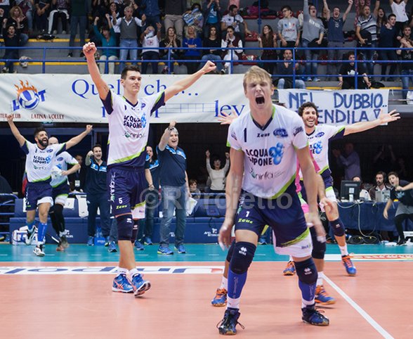 Robyn_702's tweet photo. ...Vince solo chi ci crede... ! @giuseppebaratta  #Ninfa #Latina #volley #campionato #chestassuccede https://t.co/RJxYZYduNQ