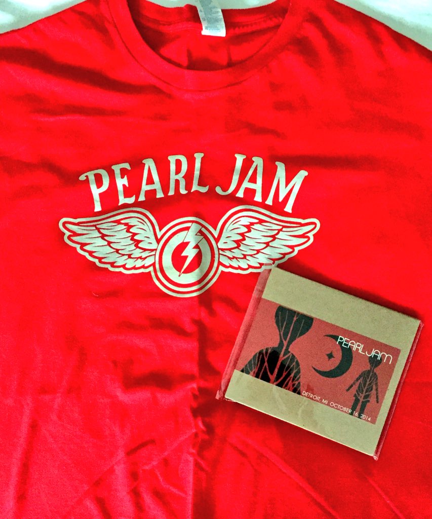 theboytemps's tweet photo. Today I will be spending as much time as possible in Detroit @PearlJam #PJDetroit https://t.co/6gX3x6oglM