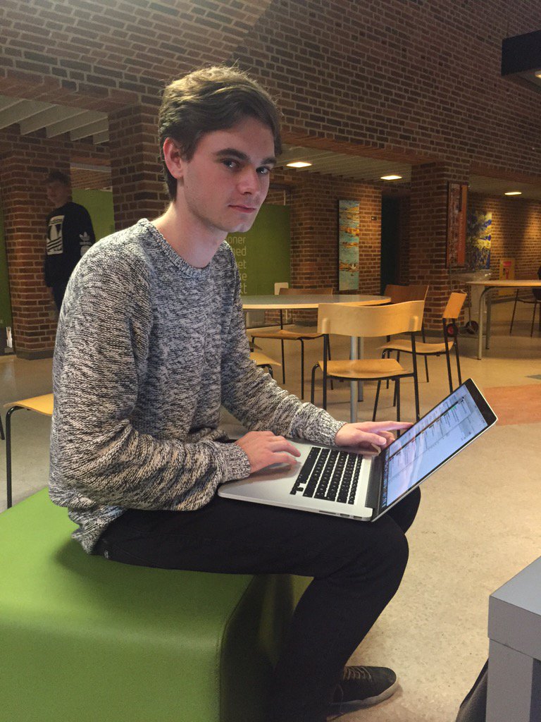 IdaLth1's tweet photo. Twitter kongen brokkede sig over det rystede billede: Så her er et nyt https://t.co/MRm0Lf4GyX