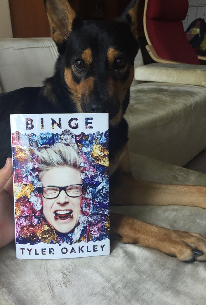 eunicewyn's tweet photo. my dog likes sniffing your book more than she likes me @tyleroakley #PetsReadingBinge https://t.co/MLzO1PGVWN