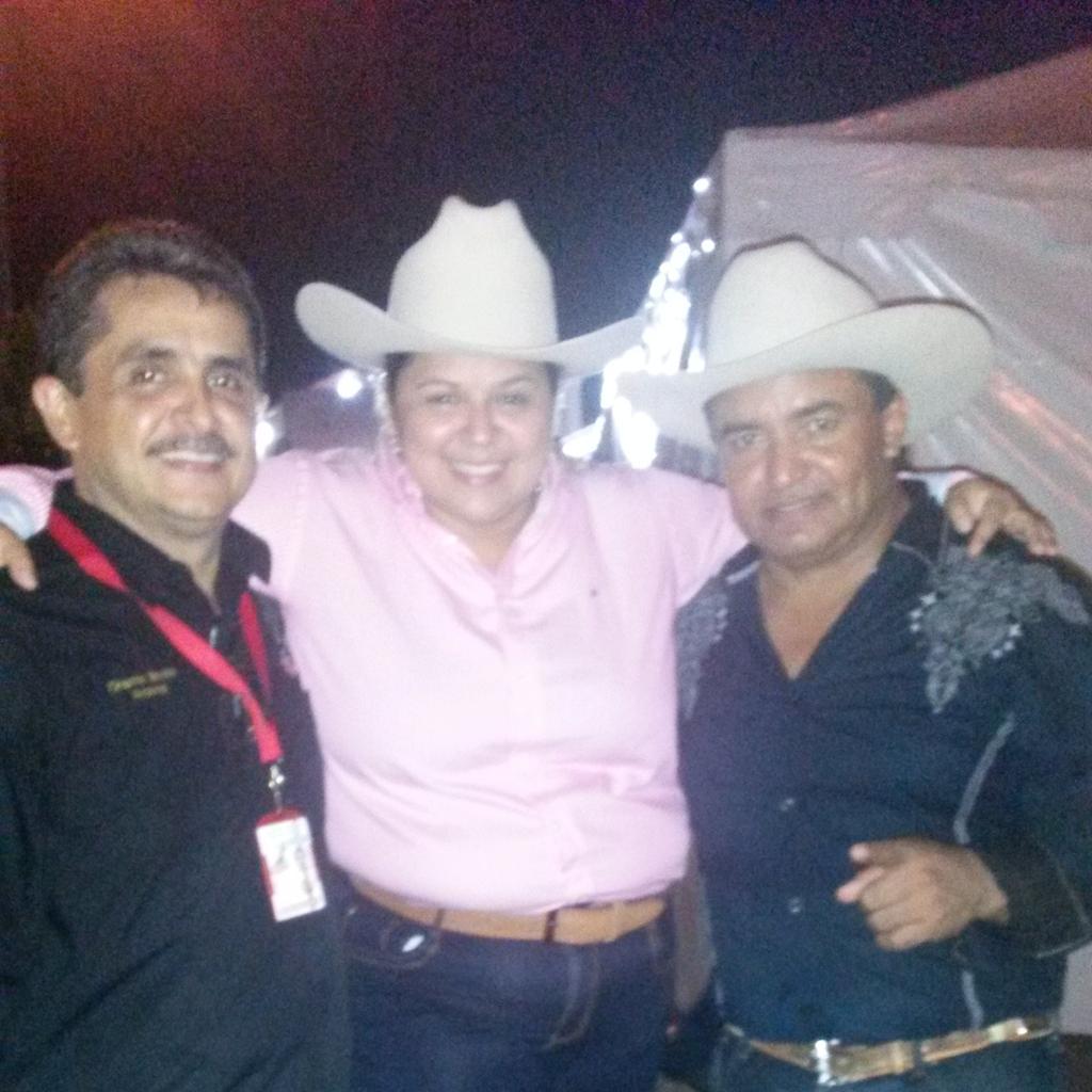 Con el maestro chente bonilla y <a href="/loamarillo/">Vitico Castillo</a> ferias de guanare