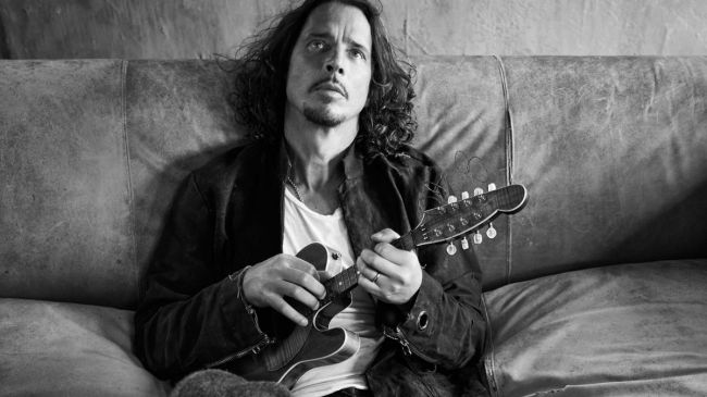MRadarGuitars's tweet photo. .@Soundgarden​ frontman @chriscornell​ talks acoustic playing &amp; new album Higher Truth: https://t.co/6eY7tHf9ER https://t.co/X3Se6ZYymh