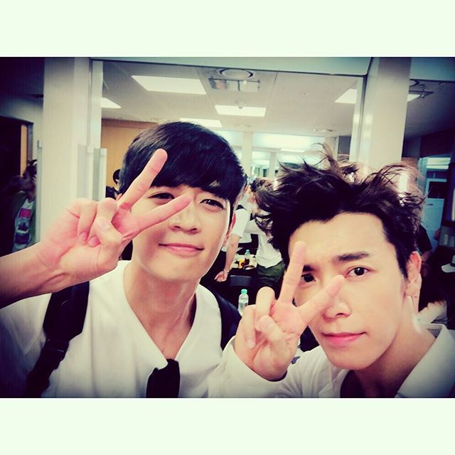leedonghae186's tweet photo. A day with Minho!! Heyoo E.l.fs and ShaWols!^^ #Hae https://t.co/akYT6BT3Q8