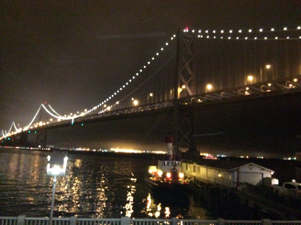 Carolien's tweet photo. Gegeten in goed gezelschap @Waterbar met uitzicht op Bay Bridge #google #righthererightnow #stormmc https://t.co/vGfLcIC9wJ