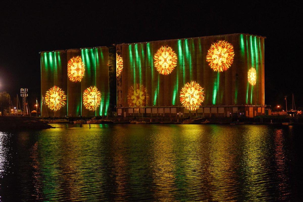 This is gonna just be cool #Buffalo Congrats to <a href="/CanalsideBflo/">bufwaterfront</a> for getting the silo lighting done!