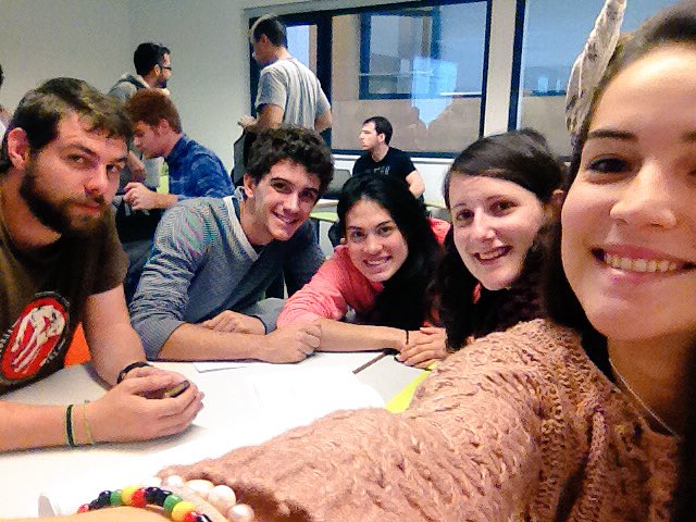 judith_alc's tweet photo. Sou els més intel•lillestos i simpàtics del màster! 🎖📚 #Grup5 https://t.co/B8p8AcHiwW