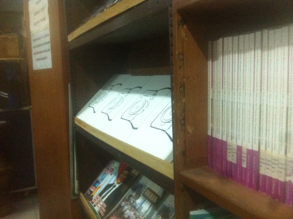 Onze2015's tweet photo. Buku tahunan angkatan 2k15 sudah bisa di lihat di perpustakaan, silahkan di lihat dan jagalah sebaik baiknya. https://t.co/lZ32yuCGMk