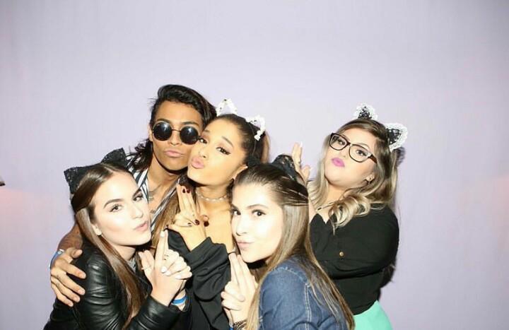 MariaBrasil_IND's tweet photo. Maria &amp; Mafe Meet &amp; Greet at Honey Moon Tour Sao Paulo, Brasil with @ArianaGrande https://t.co/OliQbz1zB9