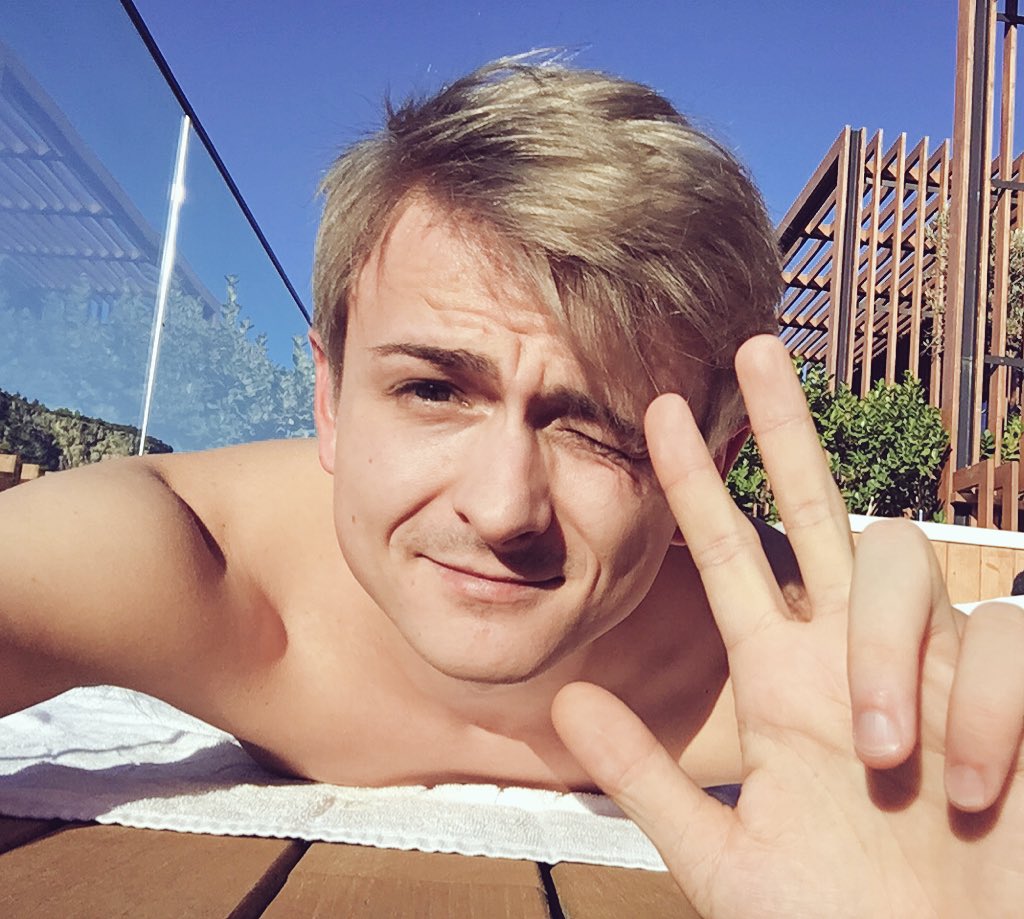 dimakoslowski's tweet image. Die Sonne knallt hier schon hart, hätt ich nicht gedacht 🙀😻 #Hammer #Geilon