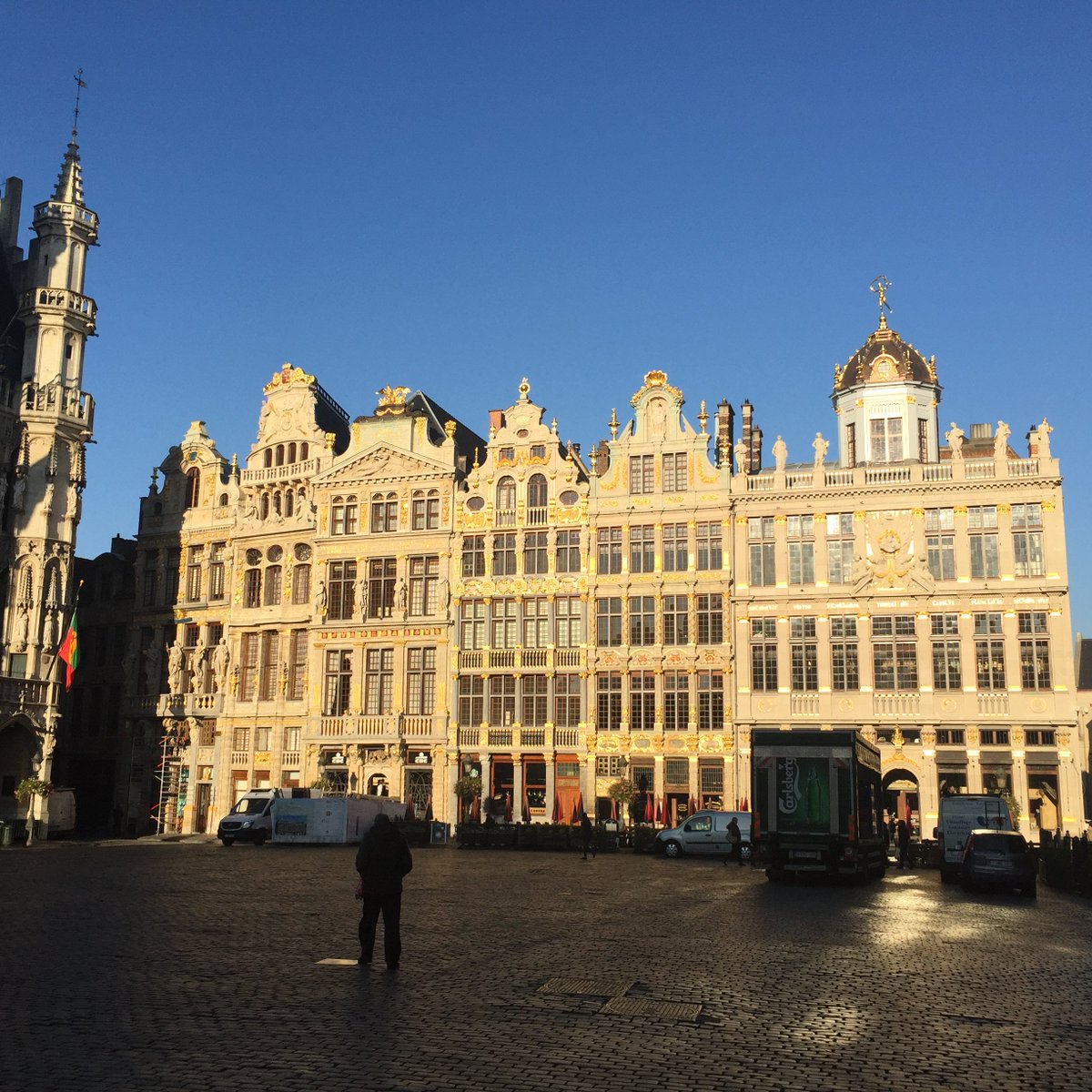 Poa_Post's tweet photo. omw 2 Dublin, meanwhile working and wandering in Brussels #12hrlayover
#PoaPostit @Aderomahia #websummit https://t.co/5vNd9VAsw8