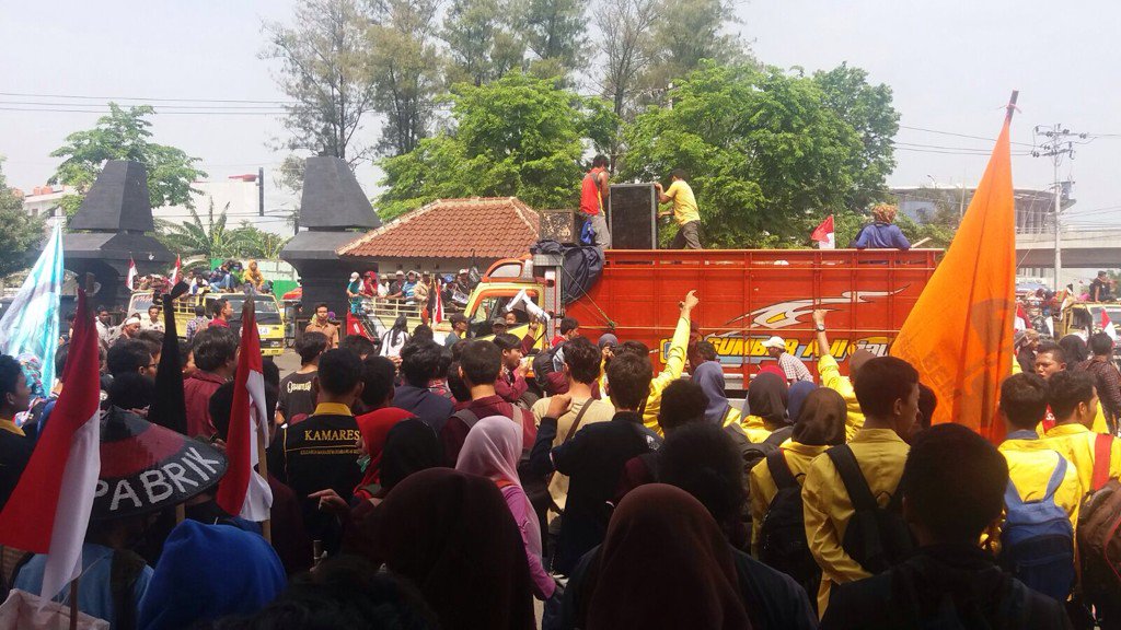 omahekendeng tweet picture