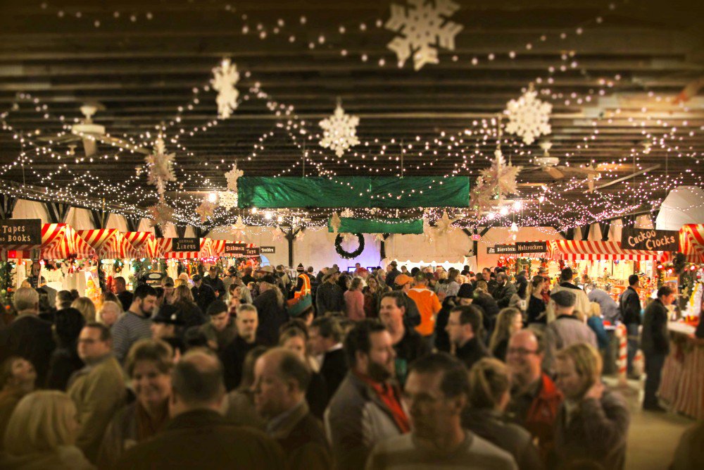 CincinnatiMag's tweet photo. #Top5 Events to Kick-Start the Holiday Season: https://t.co/34MSLXXIPf https://t.co/Xm8DjIQ8FS