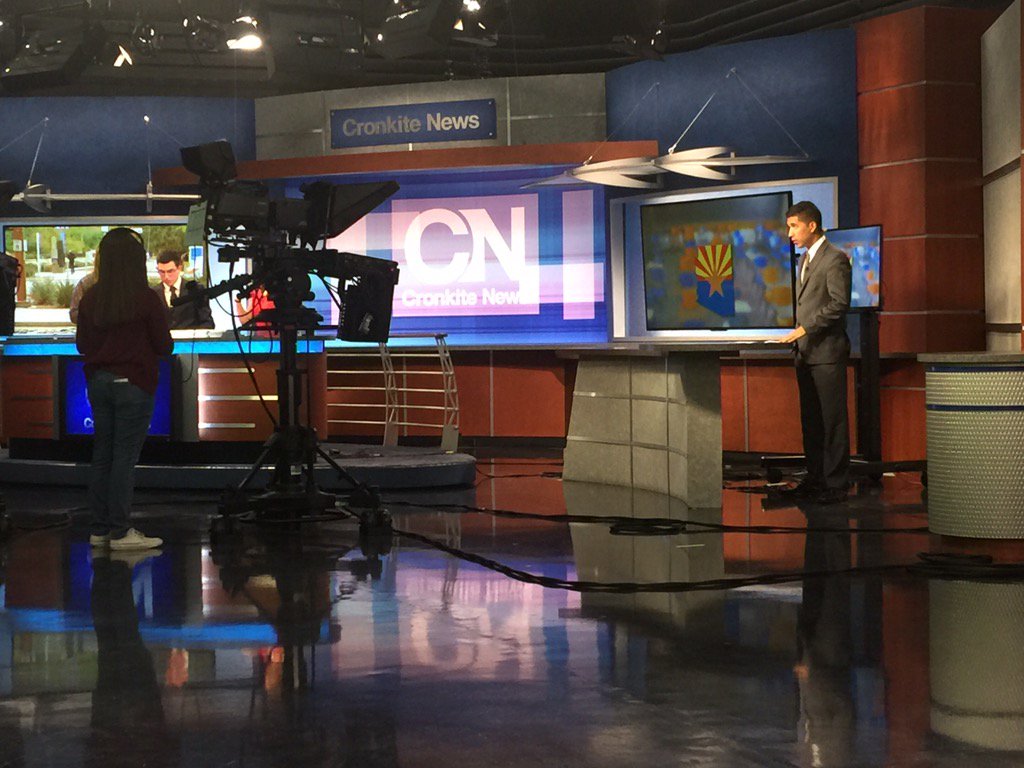aaron480's tweet photo. #JournalismNight 

Got the opportunity to attend a filming of Cronkite News, students feeling inspired. Inspiring! https://t.co/AF8cLvCX5k