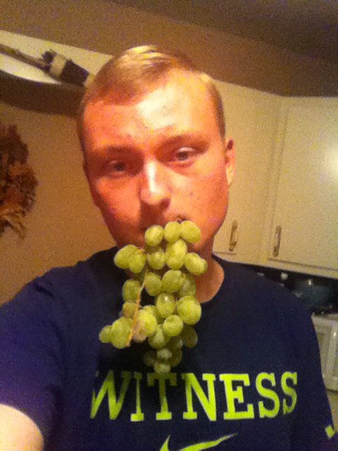 TylerKenneda31's tweet photo. Enjoying my favorite fruit, Grapes!! #SWVLWest https://t.co/P785APLWuo