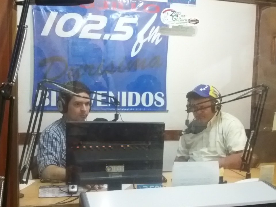 C1Trujillo's tweet photo. Desde ya en la 102.5 FM https://t.co/CsxANWfH9o