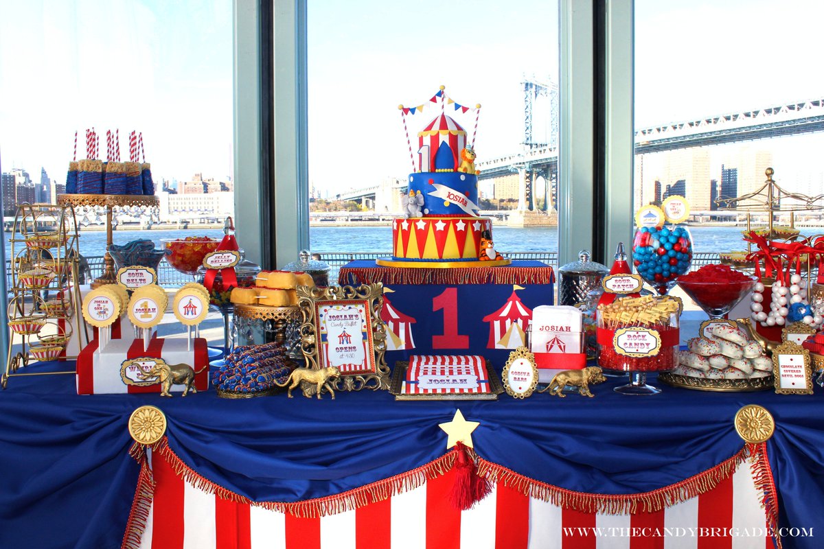 Thecandybrigade's tweet photo. Our favorite city is the perfect backdrop for Josiah's Carnival Candy Buffet at@JanesCarousel #Brooklyn #NewYorkCity https://t.co/nsePd69B12